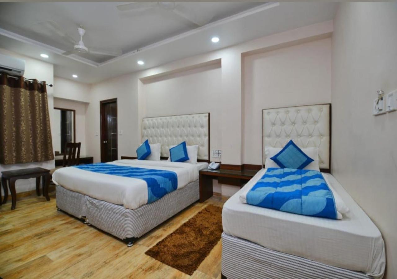 Family Spot Hotel New Delhi Eksteriør billede