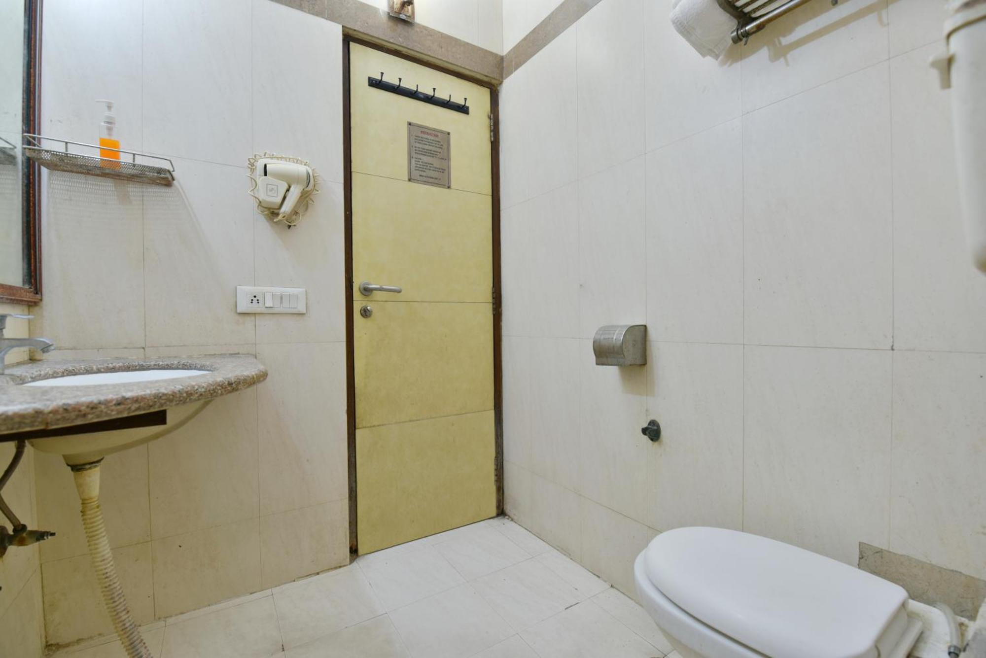 Family Spot Hotel New Delhi Eksteriør billede