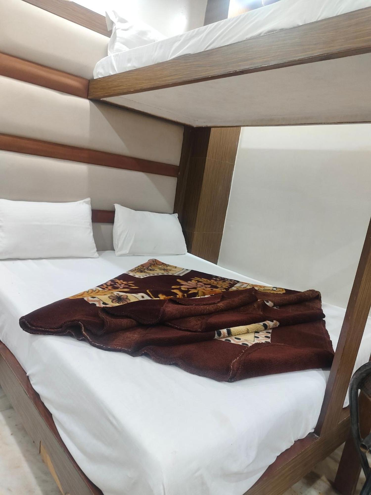 Family Spot Hotel New Delhi Eksteriør billede