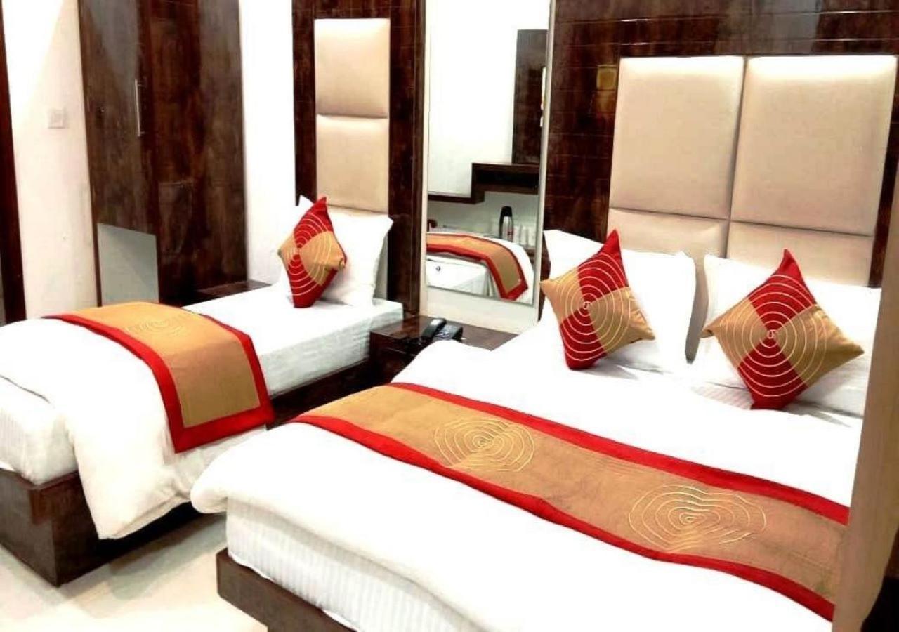 Family Spot Hotel New Delhi Eksteriør billede