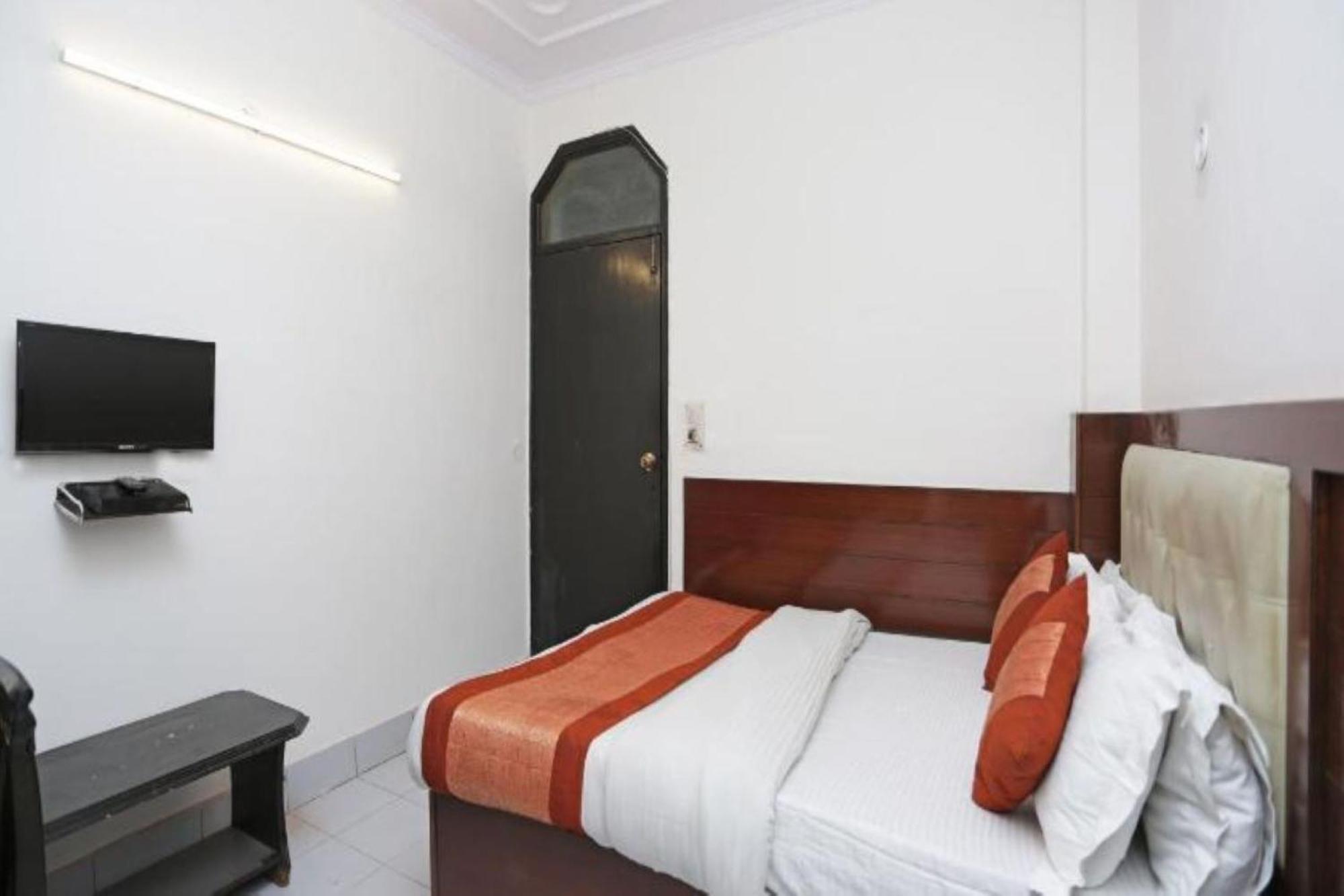 Family Spot Hotel New Delhi Eksteriør billede