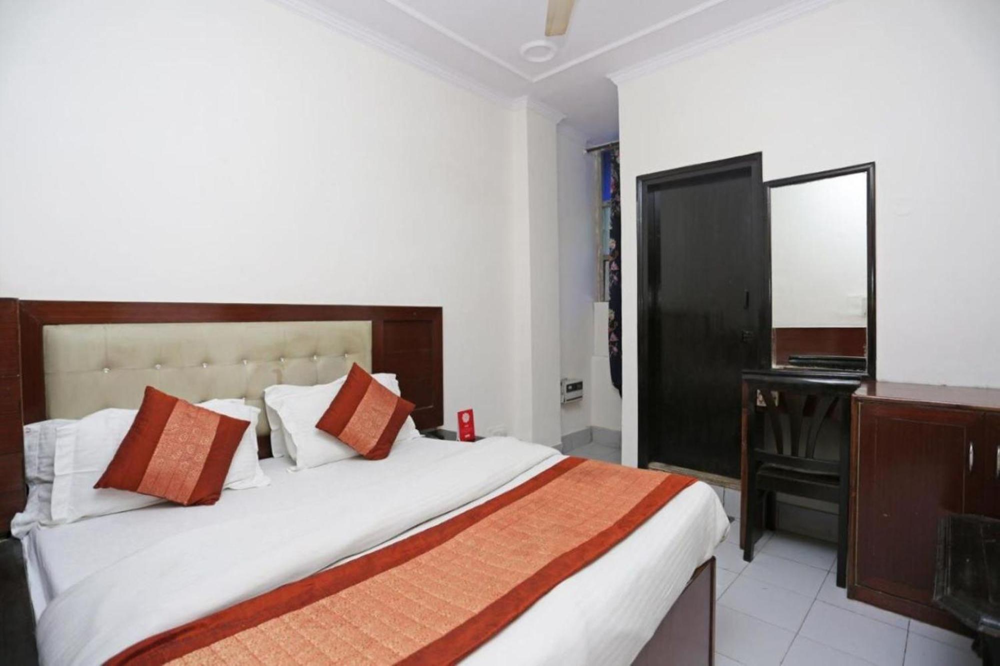Family Spot Hotel New Delhi Eksteriør billede