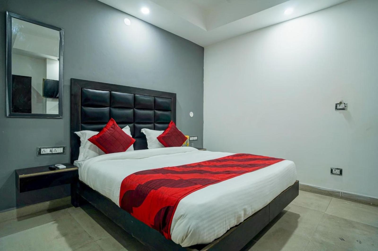 Family Spot Hotel New Delhi Eksteriør billede