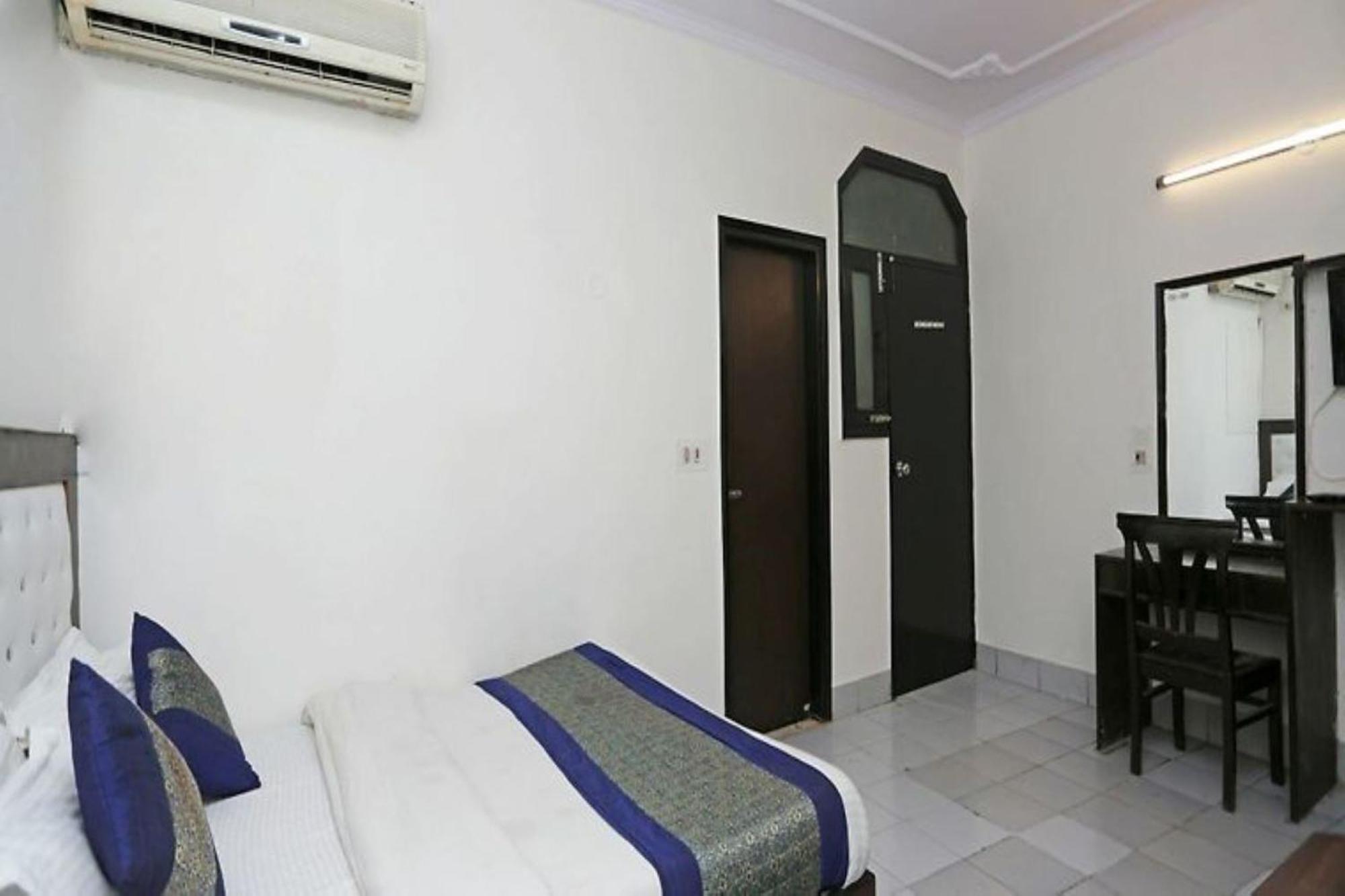 Family Spot Hotel New Delhi Eksteriør billede