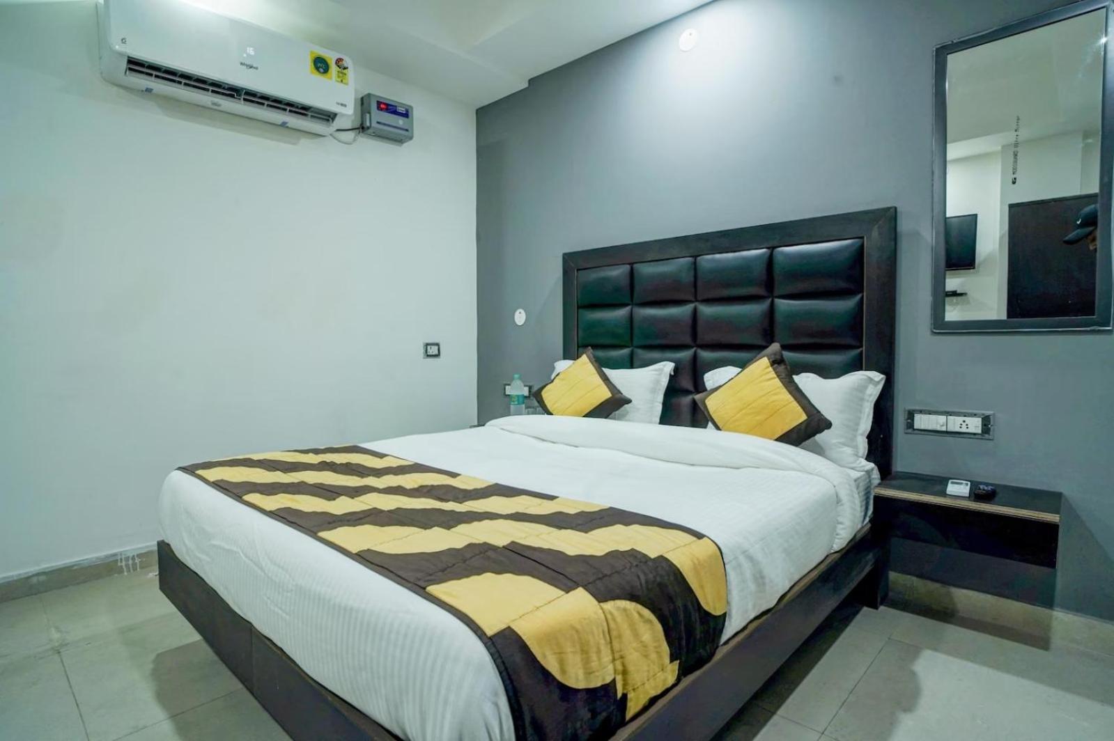 Family Spot Hotel New Delhi Eksteriør billede
