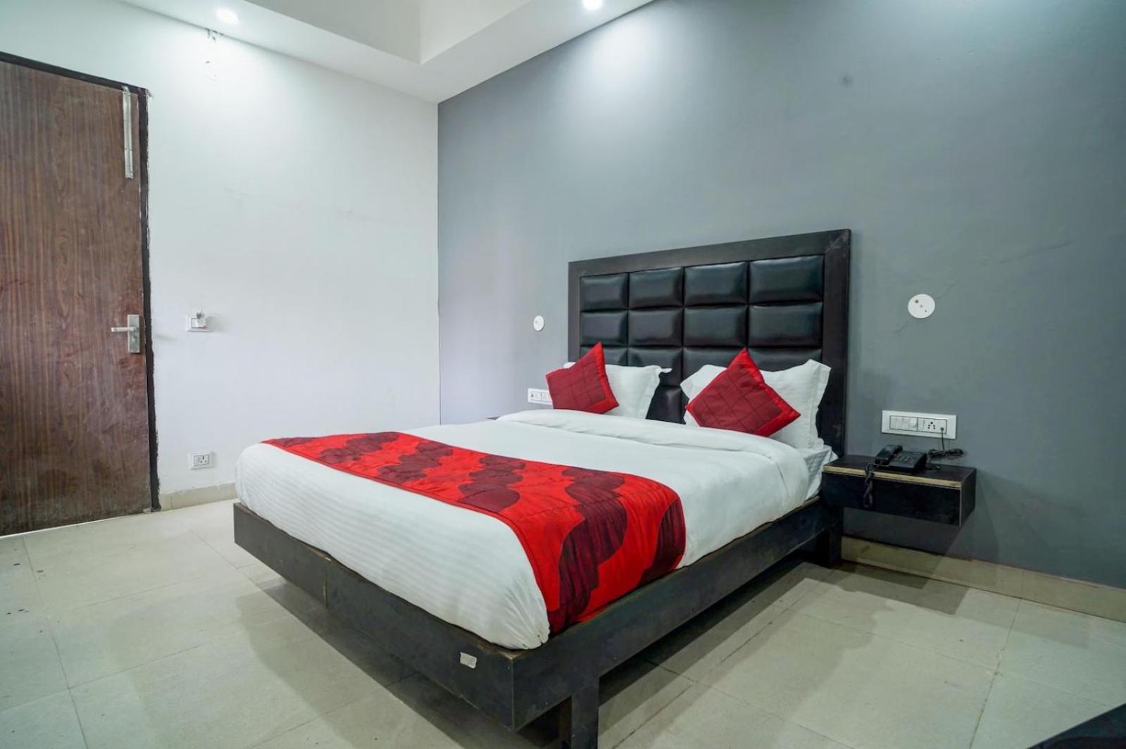 Family Spot Hotel New Delhi Eksteriør billede