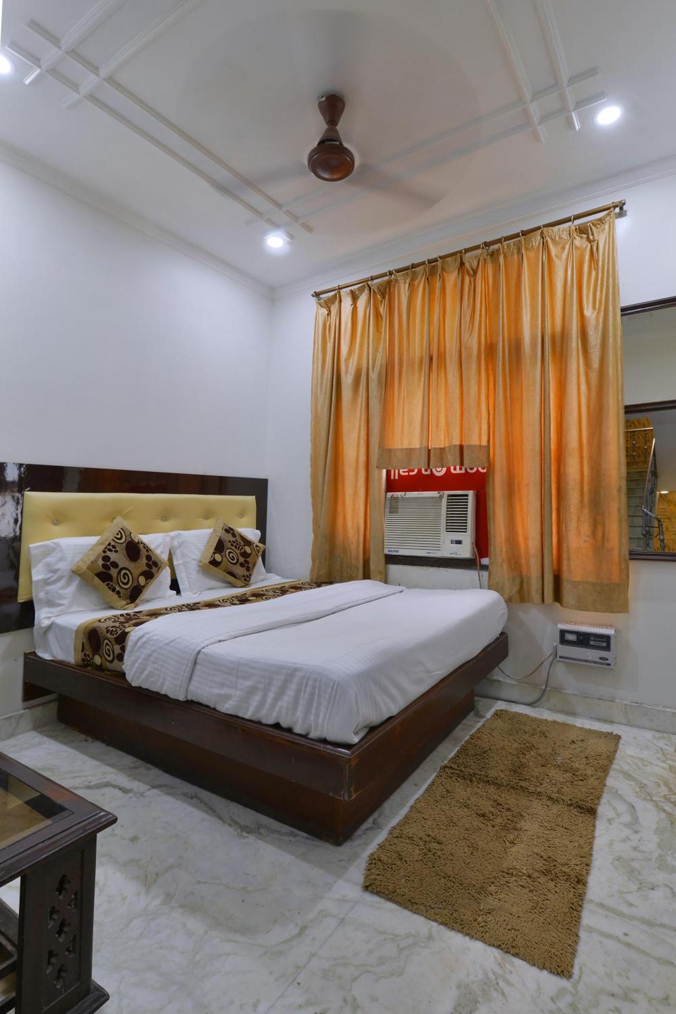 Family Spot Hotel New Delhi Eksteriør billede