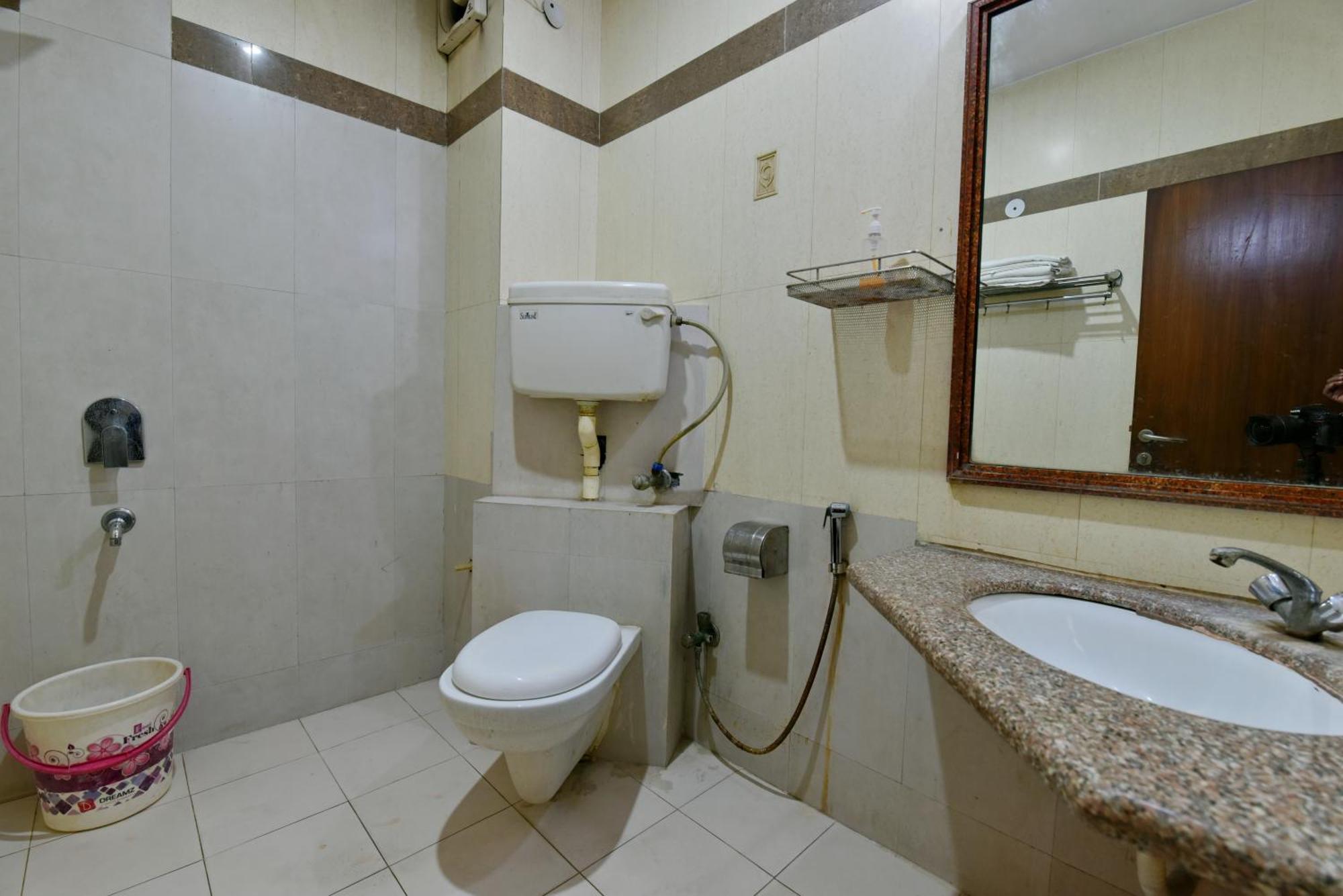 Family Spot Hotel New Delhi Eksteriør billede