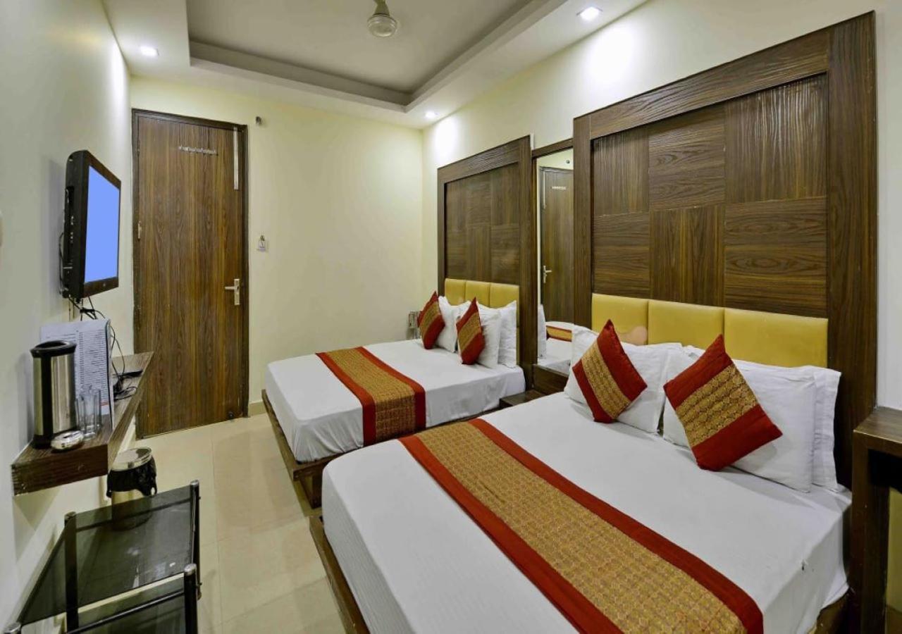 Family Spot Hotel New Delhi Eksteriør billede