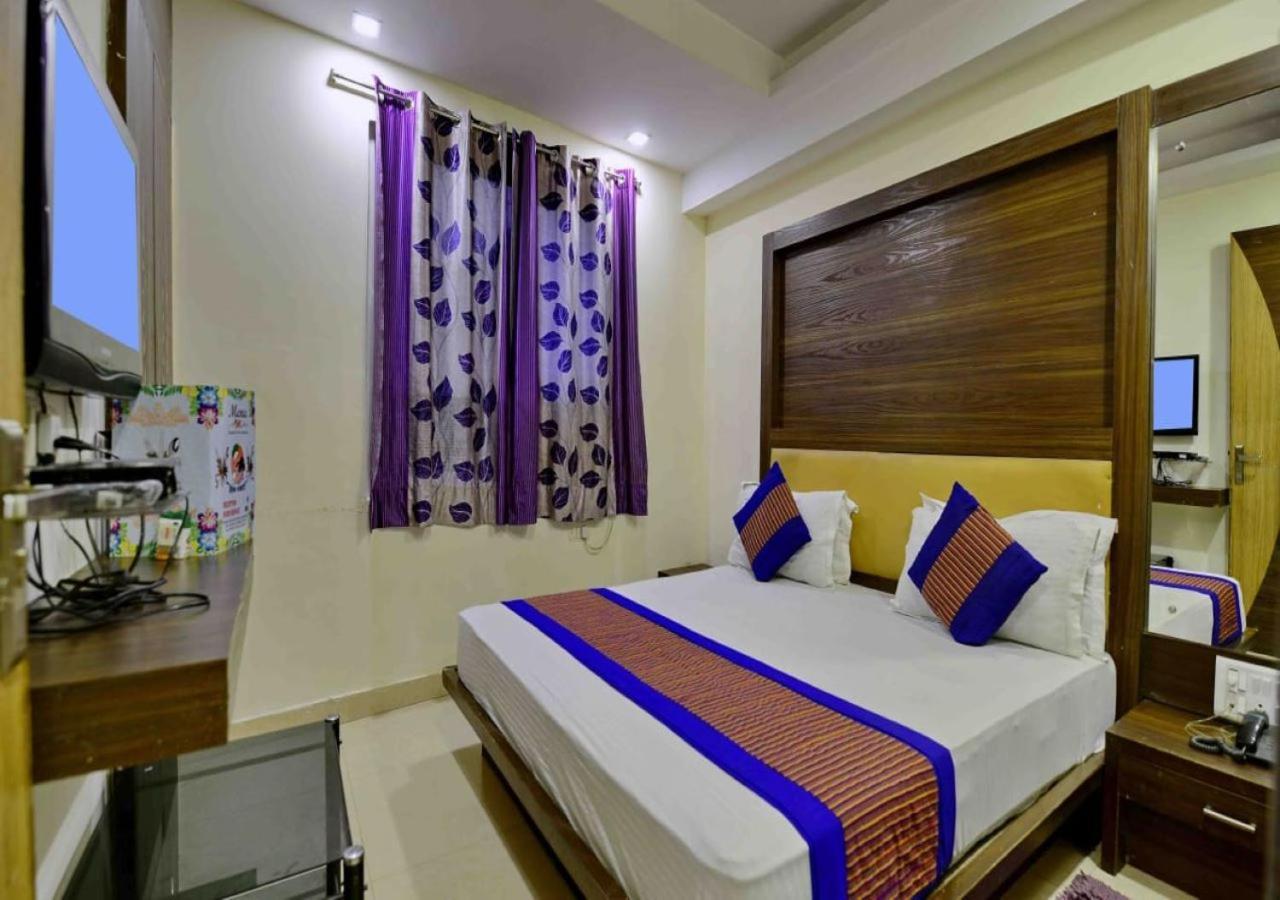 Family Spot Hotel New Delhi Eksteriør billede